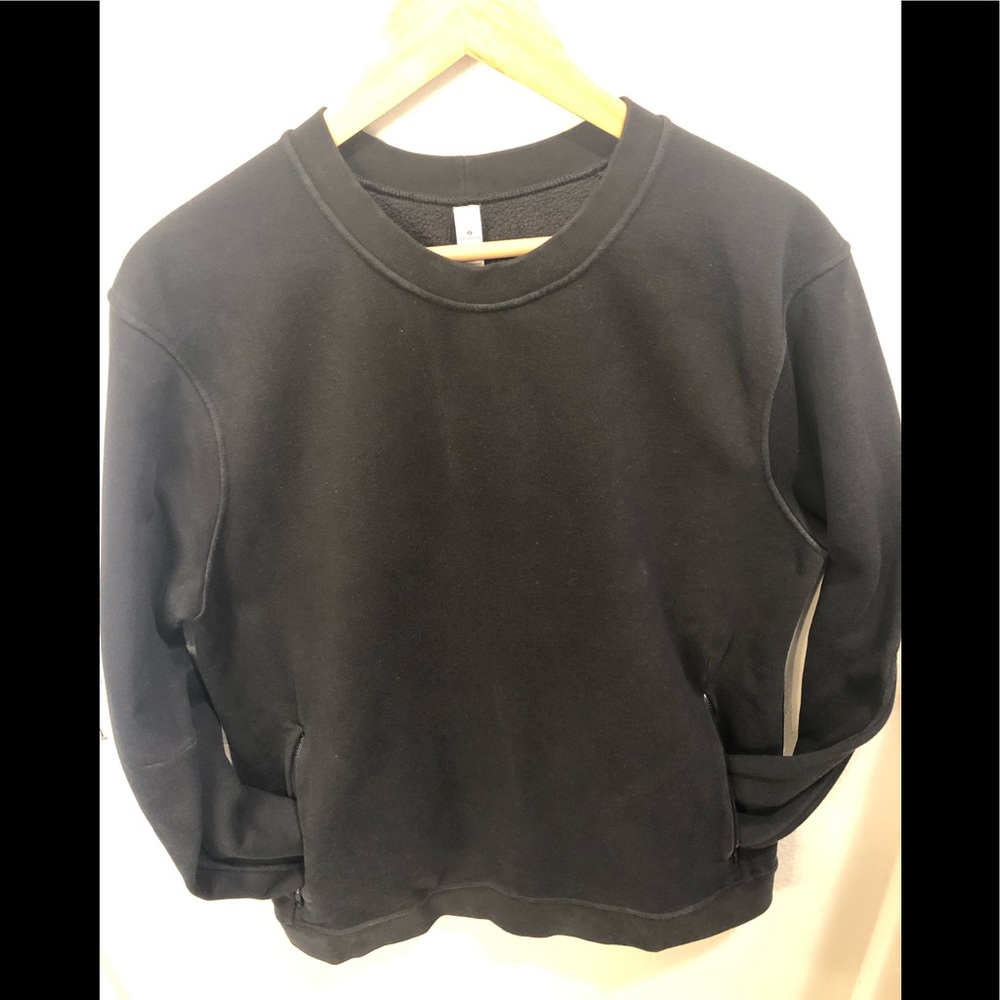 lululemon black sweatshirt with pockets!